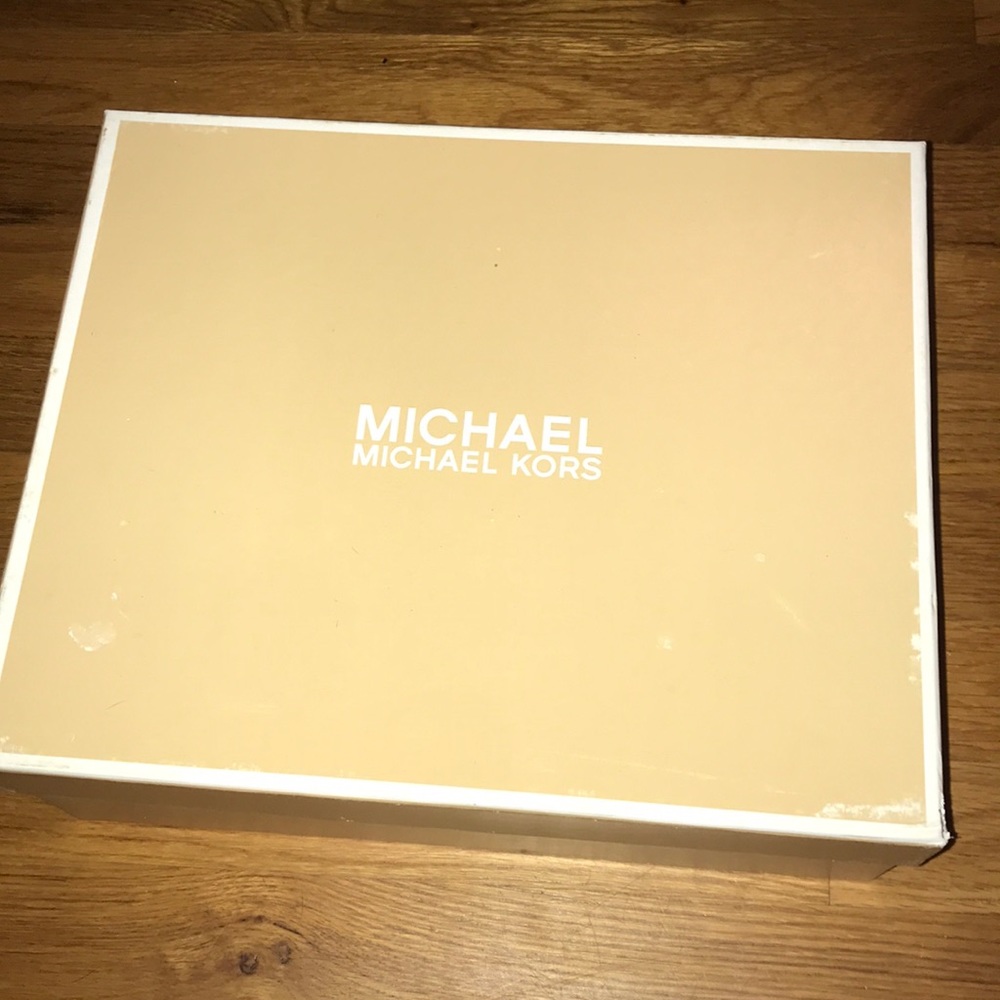 Beautiful gold sparkly Michael Kors heels